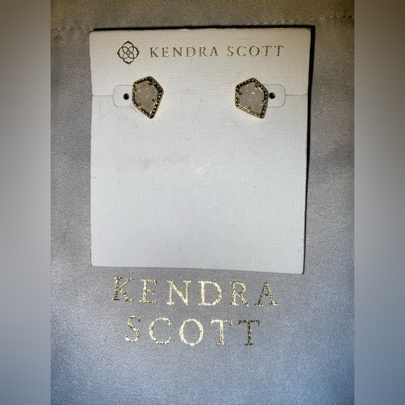 BNWT Kendra Scott Framed Gold Tessa Stud Earrings in Iridescent Drusy $80 - Picture 2 of 4